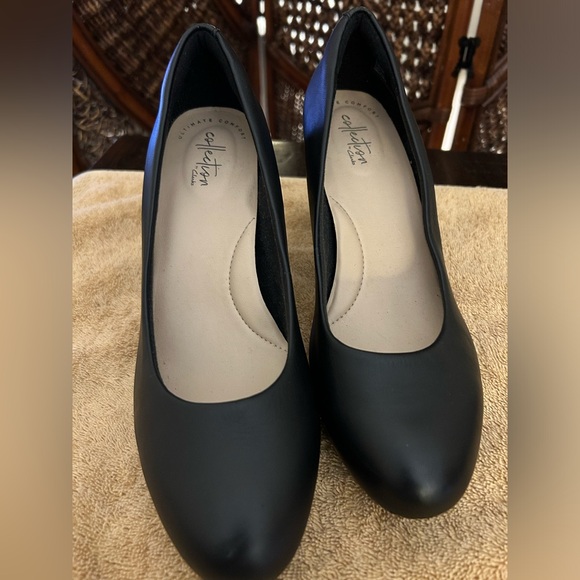 Clarks black leather pumps - Picture 2 of 8